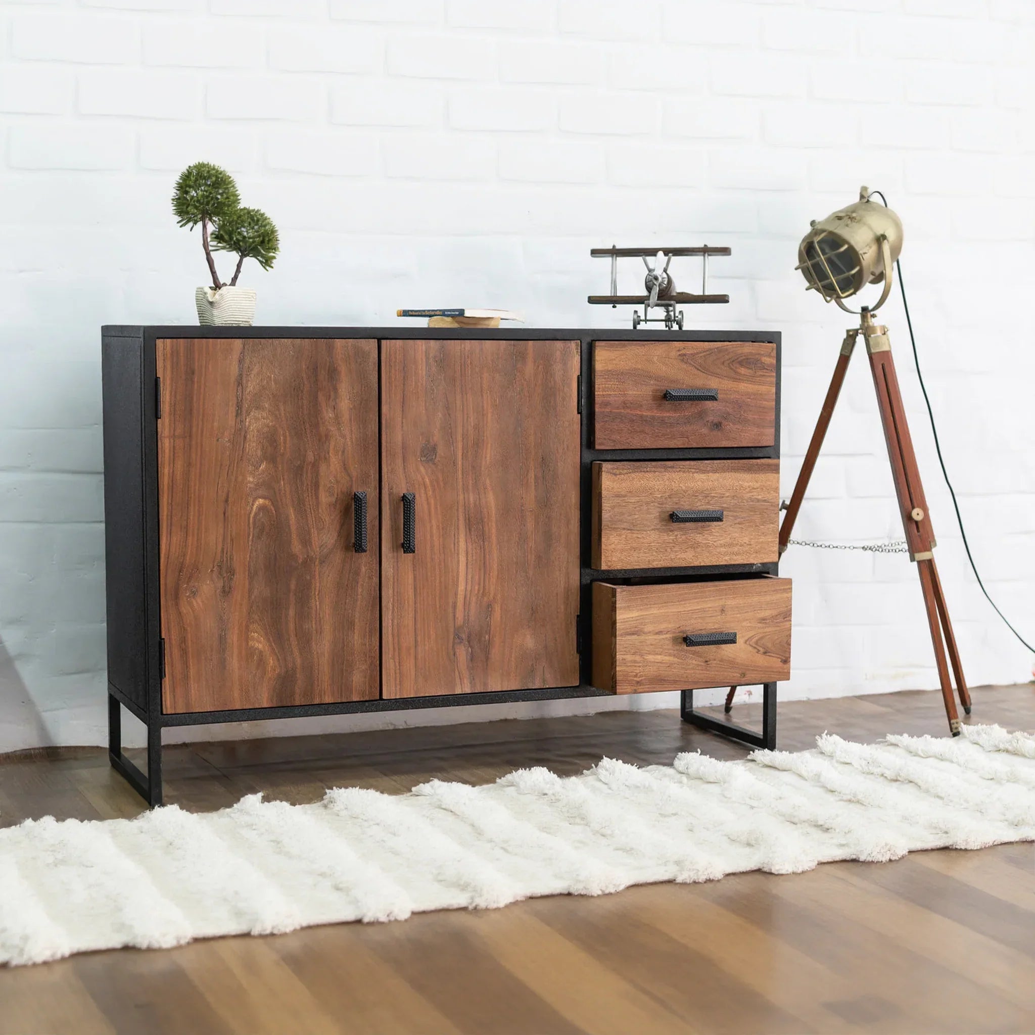 Bryn Sideboard