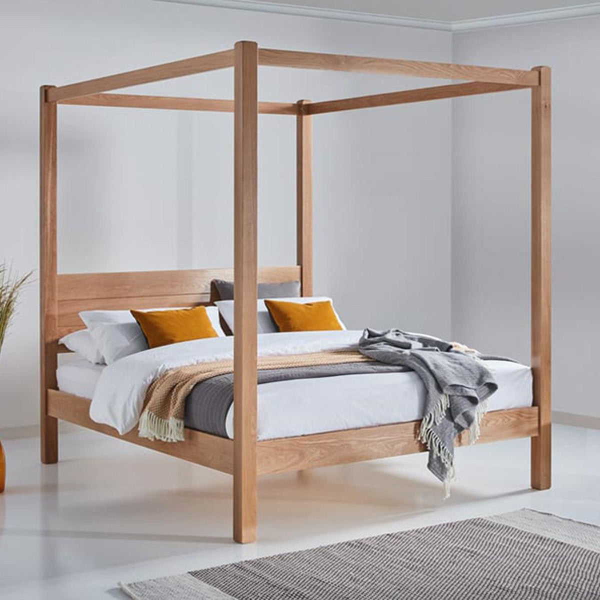 Valerie Poster Bed